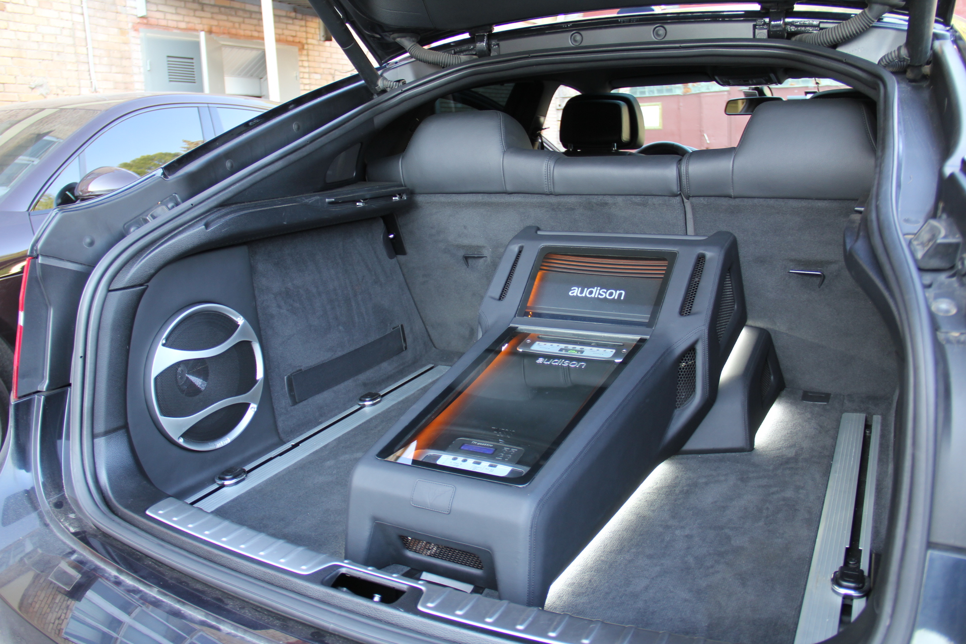 Установка автозвука на BMW X6