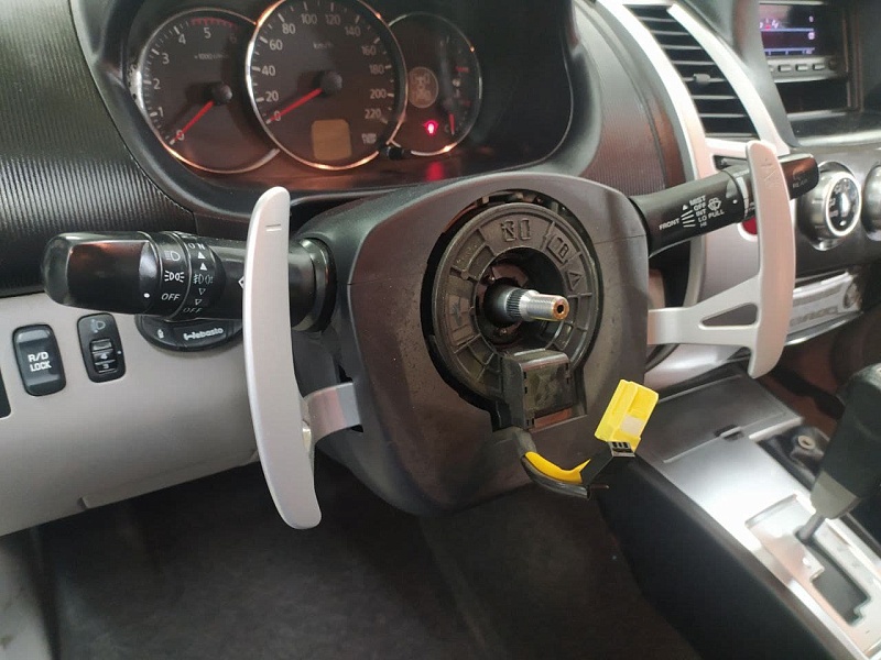 Установка подогрева руля на Mitsubishi Pajero Sport